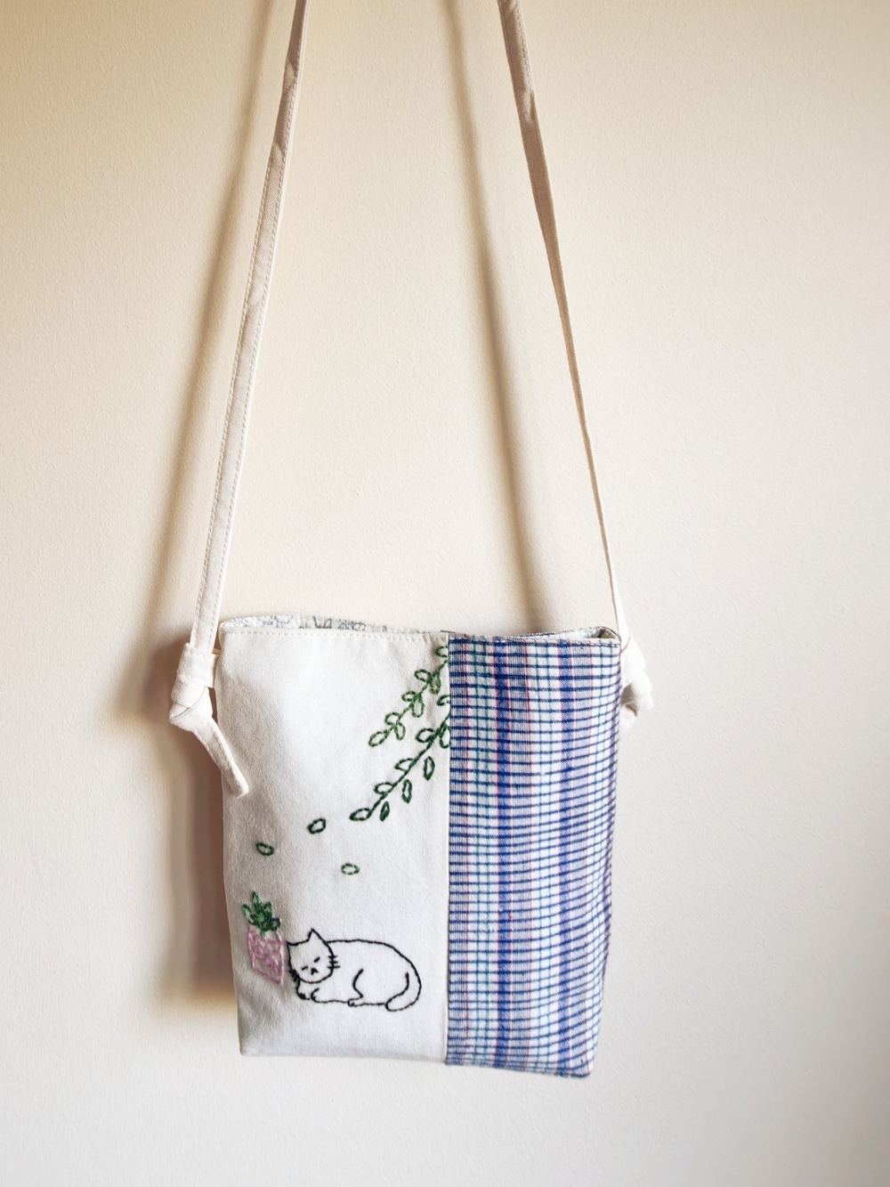 Handcrafted Cream Crossbody Bag with Embroidered Cat